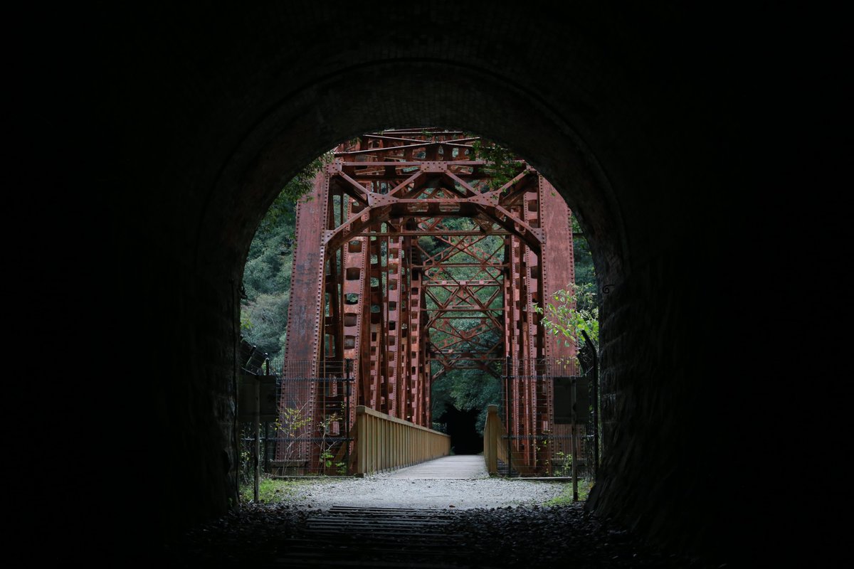 RM_MODELS_neko's tweet image. 関西で行楽スポットというと、やはり京都や奈良を思い浮かべる方も多いかと思いますが、混み合いやすいのが悩みどころ
そこで今回はレイル・ファンらしく廃線跡巡りをしつつ自然も味わえ、大阪駅からも比較的近いスポットをご紹介したいと思います（写真：福島鷺栖）
rail.hobidas.com/feature/527984/