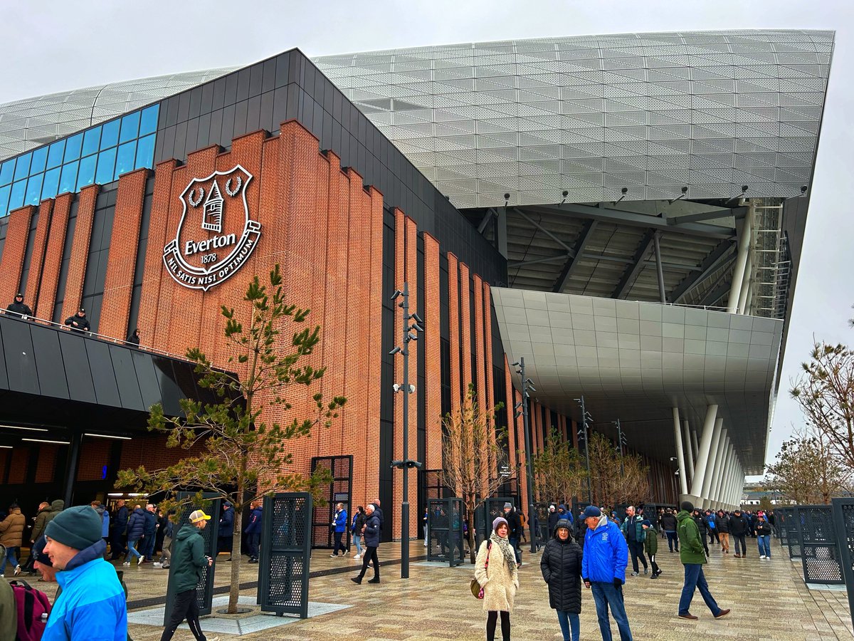 willwrite4cake's tweet image. First visit to Hill Dickinson on Sunday. Wow! Walk from Moorfields with 92-yr-old mate was easy 25-min stroll. Acoustics inside amazing. Only downer was my block, 231, next to Unique Seats block - it was like Whack a Mole, people jumping up every five mins to go the loo.