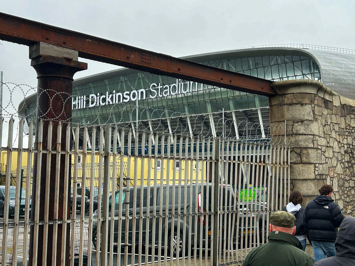 willwrite4cake's tweet image. First visit to Hill Dickinson on Sunday. Wow! Walk from Moorfields with 92-yr-old mate was easy 25-min stroll. Acoustics inside amazing. Only downer was my block, 231, next to Unique Seats block - it was like Whack a Mole, people jumping up every five mins to go the loo.