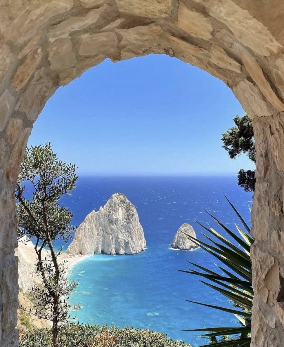 viewsoff_'s tweet image. Greece