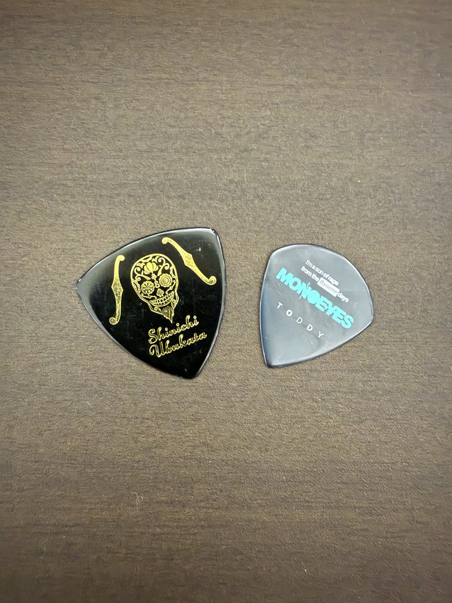 Isolation_1115_'s tweet photo. ウブさんと戸高さんのシグネチャーピック！色々ピック試したけど結局右の���真の硬さミディアム位のティアドロップが使いやすい！小さいとバッキングで指にあったっちゃうし大きいと握りにくいし、
まずは腕を上げろって感じだけど笑 https://t.co/4GLxaF5Jaj