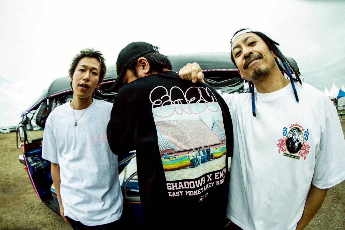 SHADOWS_JAPAN's tweet image. 【info】

SHADOWS x ENTH  Presents.
-EAZY-

グッズラインナップ公開！🛒
ツアー初日10/31(金)より販売開始！🔥

※各公演先行物販あり
※ツアーグッズは現金のみ

🎫 : 一般発売中(金沢のみ)
eplus.jp/shadows-enth/

📸@kouhey0622