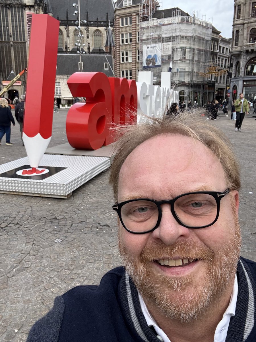 Stemmen op de Dam. Wat een mooie letters!