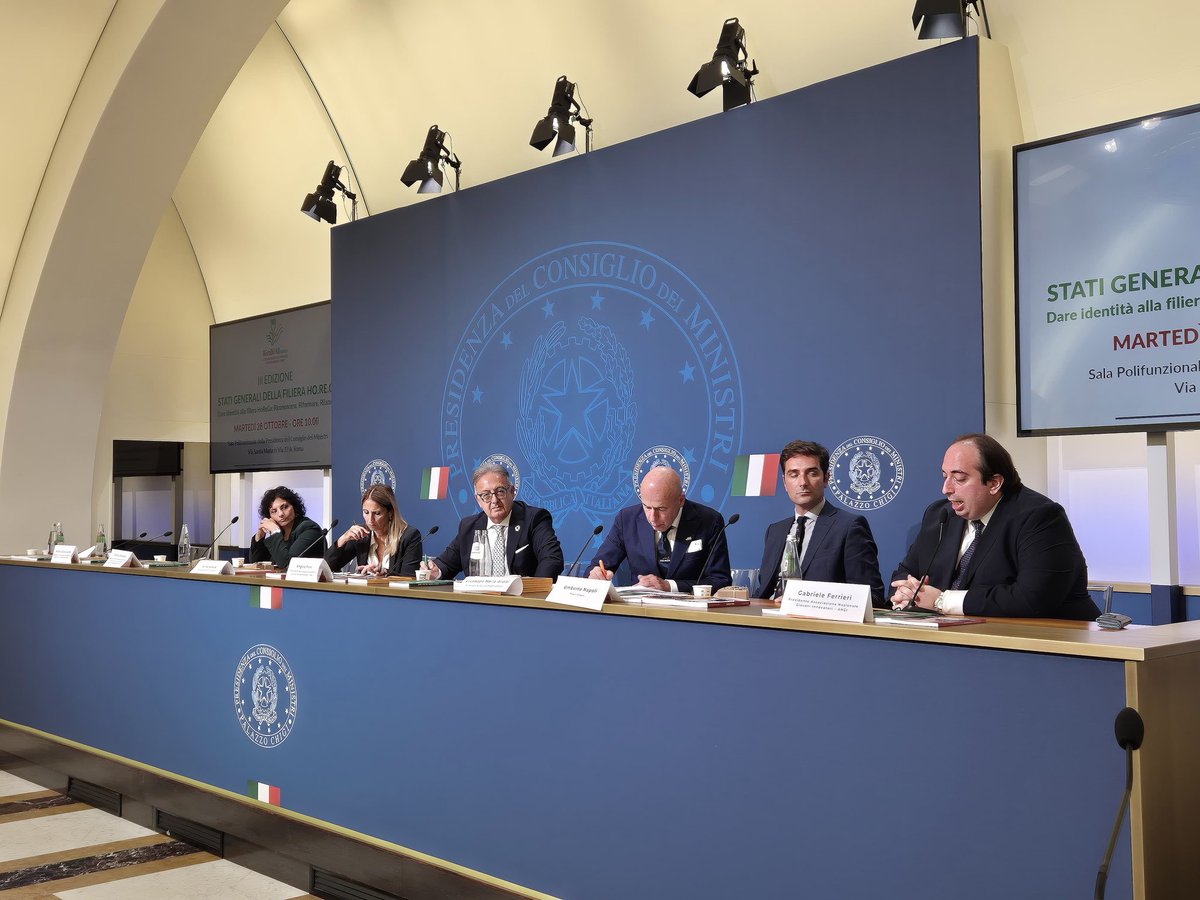 gabferrieri's tweet image. 📌 Settimana di fuoco per l’innovazione italiana con ANGI in prima linea! Come Presidente ho portato la voce dei #giovani #innovatori come relatore in tre eventi strategici, nell’ordine che ha scandito il ritmo del cambiamento.

🇮🇹 Primo appuntamento: Piazza Montecitorio per il…