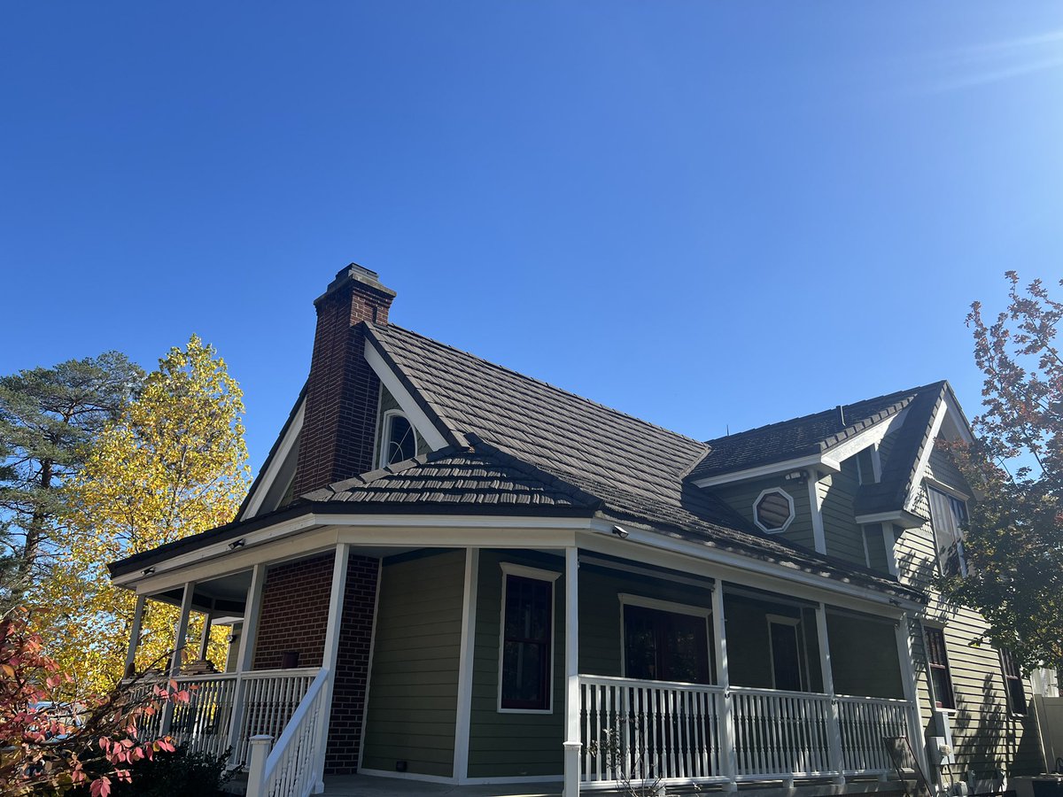 Docmsavage's tweet image. Anyone else notice how clear the sky is lately?