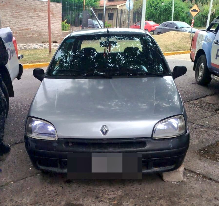 #AHORA Robó 2 motocicletas y fue detenido x <a href="/PoliciaCbaOf/">Policía de Córdoba</a> Los hechos sucedieron en Villa Allende Golf y Cerro Norte. Tras la denuncia anónima al 911, un vecino informó la situación y en la manz. 48 Lote 5 Sol Naciente detuvieron a un hombre (26) Info: Javier Sassi <a href="/masradiocba/">Más Radio Córdoba</a>