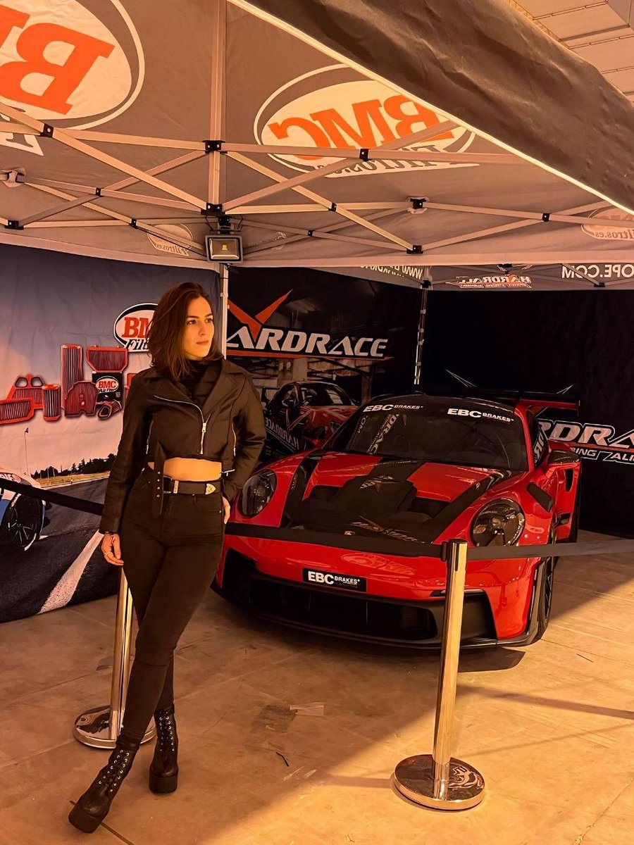 ColorIURIS's tweet photo. Este finde #Zaragoza rugió más que nunca con el #VolRace Motor Show, sede de la Gran Final de #DriftSpain🏁
Lucía Canut y Raquel Canut conocieron a Adrián Cabanillas, Campeón Drift Spain 2025 en categoría Semi Pro… ¡con solo 17 años!
#Coloriuris https://t.co/ekMTNpuCBE