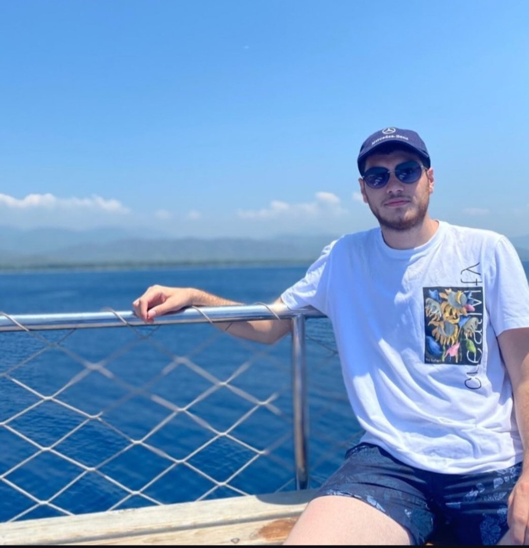 Erzurum Lise GFB kurucusu Bera Acar'ın doğum gününü kutlar; nice, mutlu, sağlıklı yıllar geçirmesini temenni ediyoruz.
#ErzurumLiseGFB