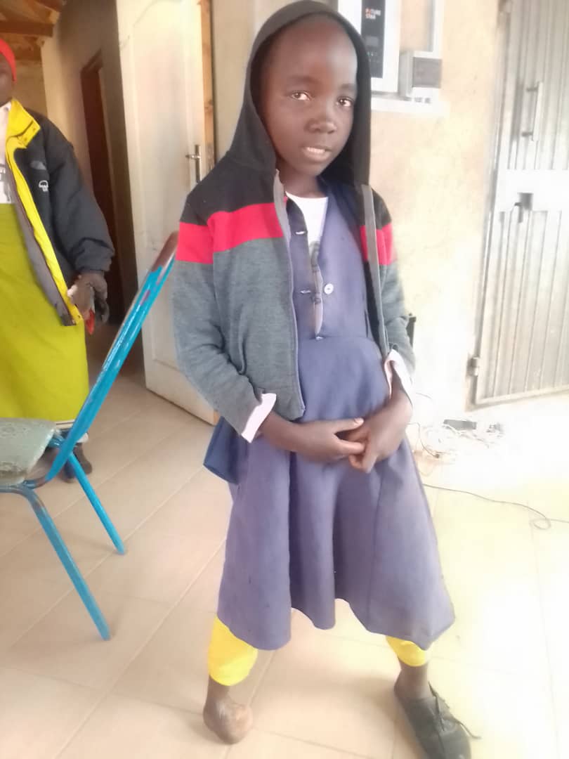 Cornilious33620's tweet photo. This is a worthy cause. Let us join hands and help TAWANANYASHA get an artificial limp from UBH.she is from CHIVI south Chasiyatende Primary. Those who wants to help 
+263 773614921 J Tawodzerwa ecocash. +27837106789 Mukuru Sithole C, Fidus Chimbiti +276161117754 Mukuru. https://t.co/1QMe0uqU2U