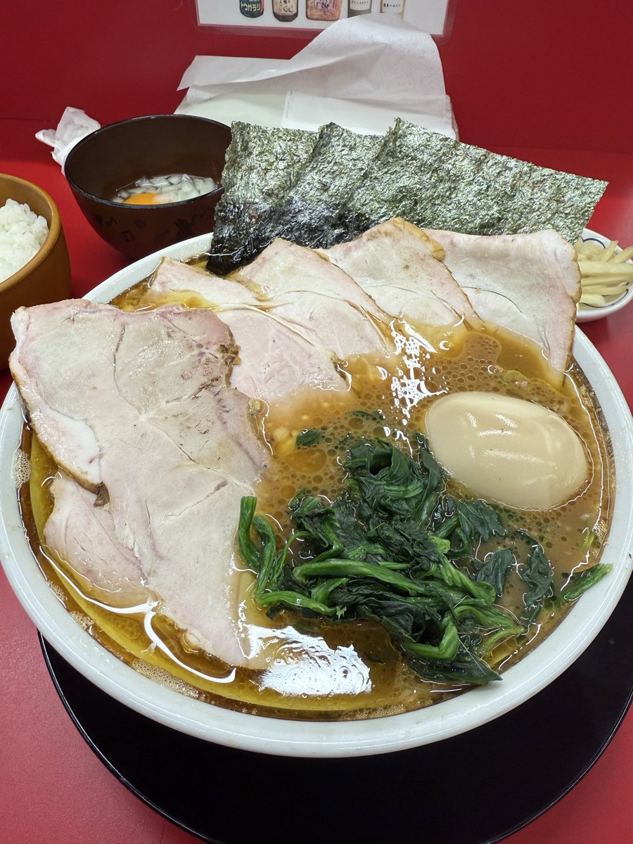 okawa1986's tweet photo. との丸家伊勢崎店

久しぶりに、との丸家さんへ
いつもの、チャーシュー味玉で、多め濃いめ
美味しく頂きました。
群馬に本格家建が、出来てまじ感謝。
なんちゃってな家系ばかりが、蔓延る群馬に
本流が来てくれて他の店も、刺激を受けてください。
ご馳走さまでした🫡
#家系ラーメン https://t.co/QiEmVSuPiB