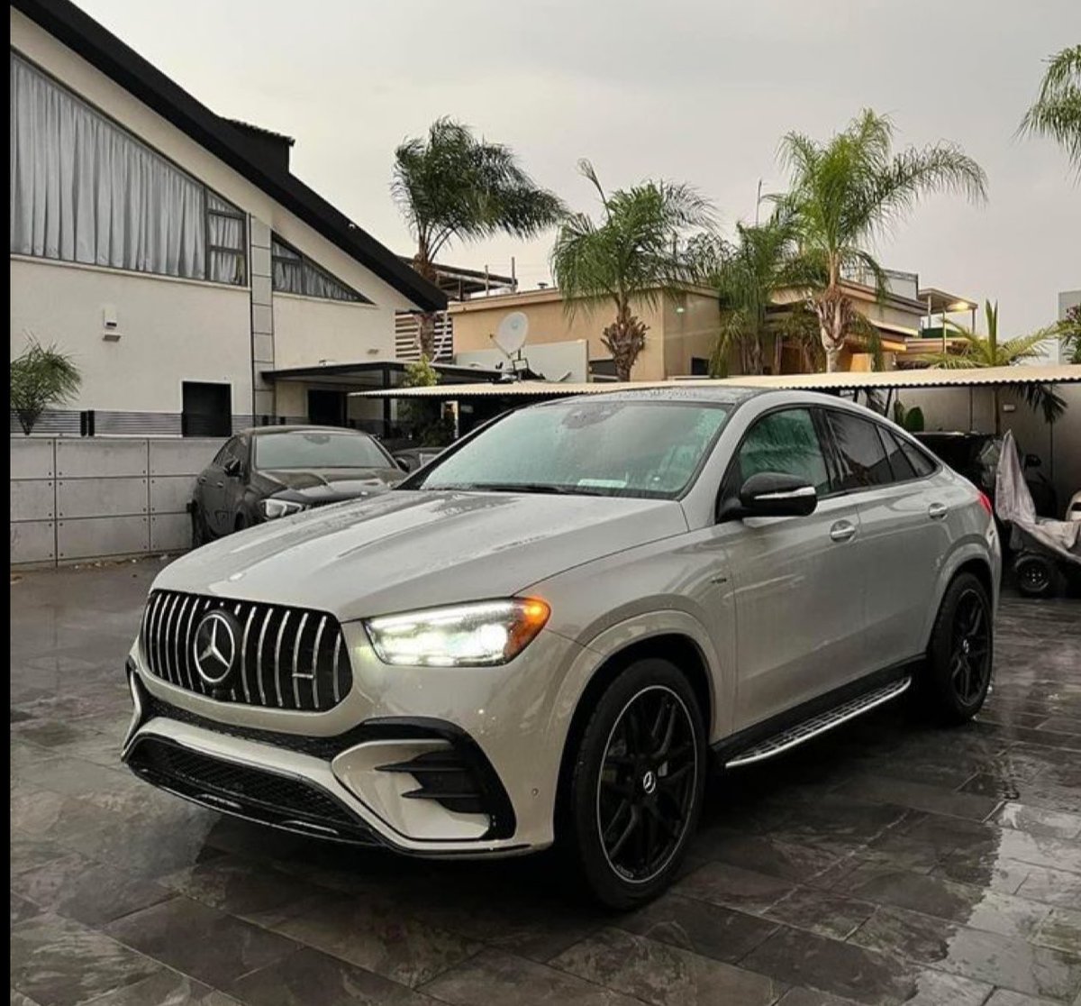 Ariwodo_'s tweet image. The person who designed this GLE deserves a big gift....
