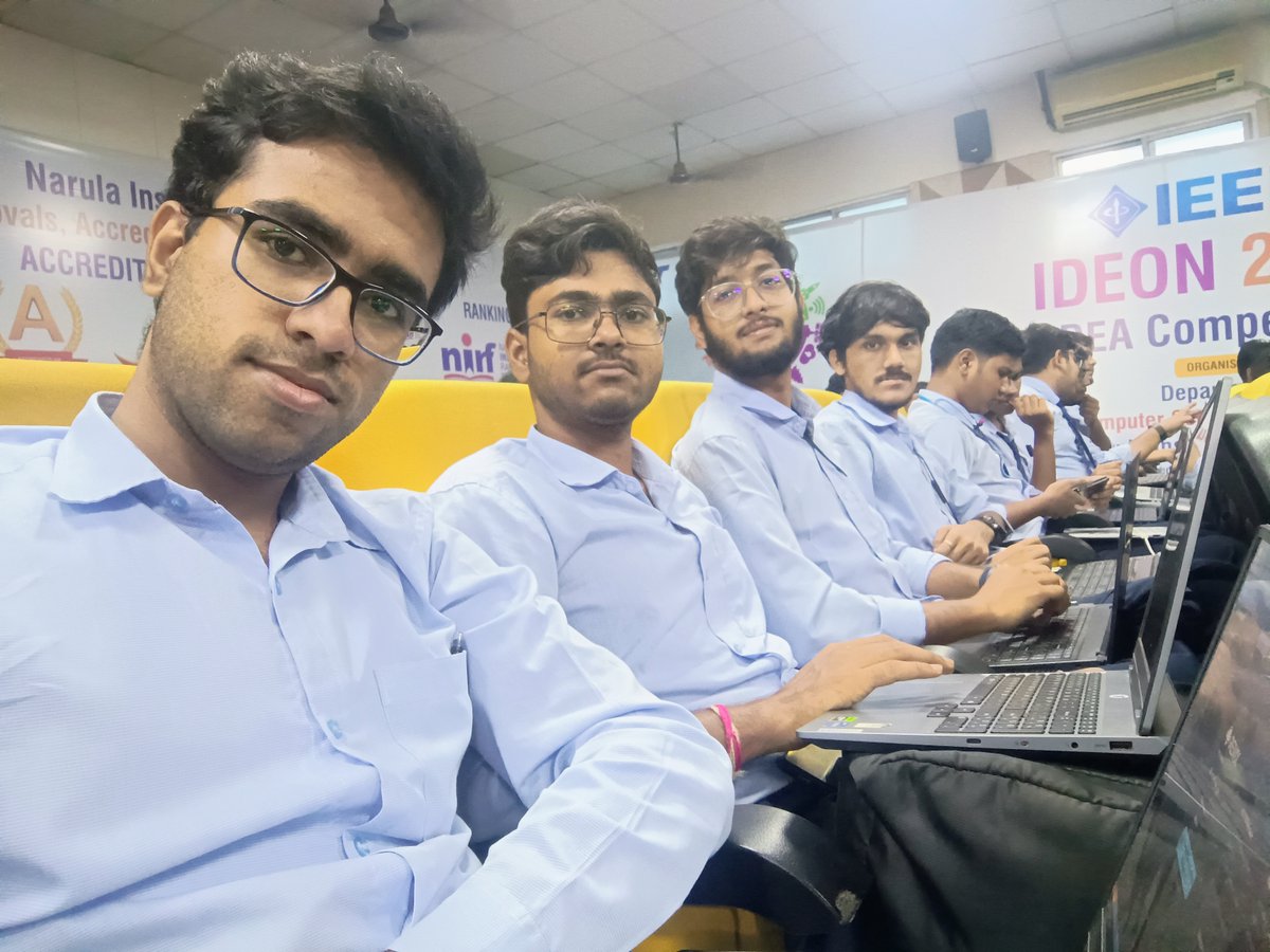 arijeetcodes's tweet photo. We got really nice hands on experience in #web3 and #blockchain and deployed our first #smartcontract and also uploaded in #GitHub 
and Guess What? Good Work rewards Good Things, and we were rewarded with Pizza!!!
Thank You @riseinweb3 @Celo @SahityaRoy07 @DebanjannnYaps https://t.co/KxMIXuAao1