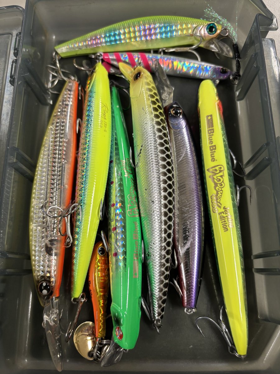 ゆうだち　赤いセミ 月と光 on X