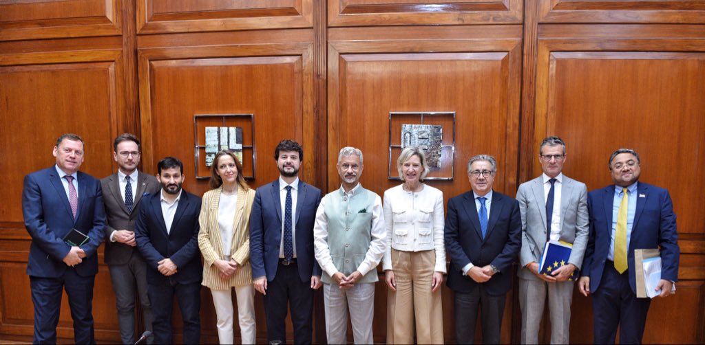 Pleased to meet delegation of European Parliament’s Committee on International Trade #INTA today in Delhi. 

Discussed how India &amp; the European Union can maximize convergences and deepen cooperation. This can stabilize the global economy and strengthen democratic forces. The