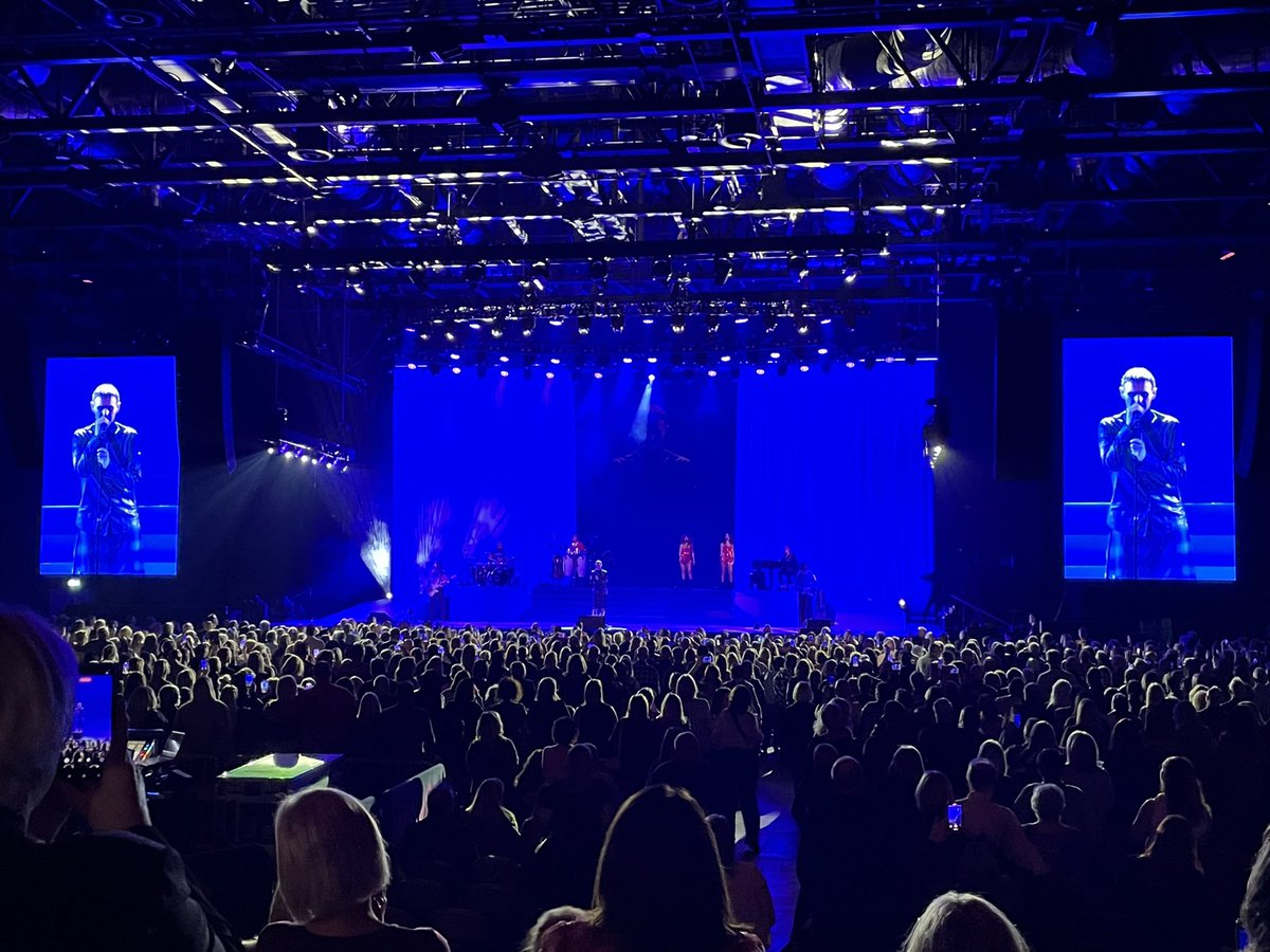 paveysteve's tweet image. A fantastic @martiofficial concert last night in Cardiff! A brilliant 2-hour show! A great way to celebrate 30-years of Love is All Around