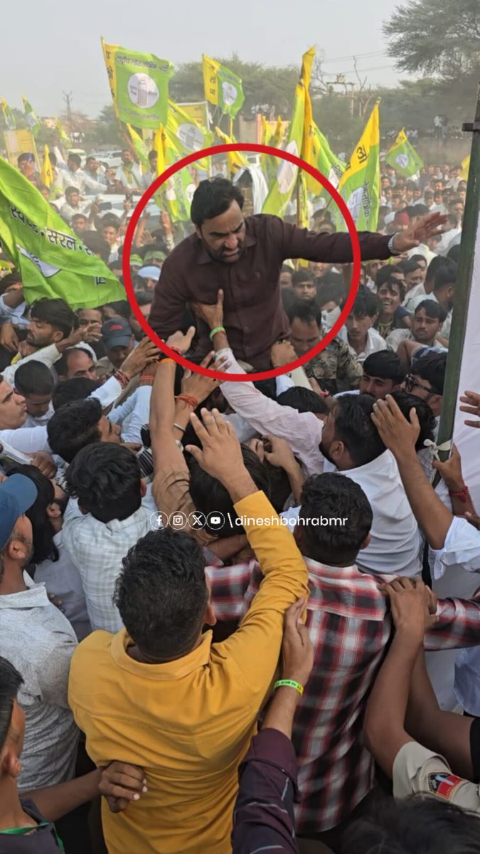 हनुमान बेनीवाल के पहुंचते ही उमड़ा जनसैलाब  समर्थक एक झलक पाने को बेताब!