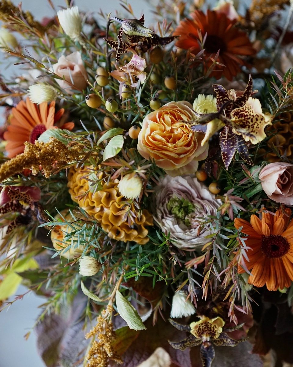 店主によるハロウィンアレンジメント🎃
ナックルヘッドっていうこのカボチャめっちゃいい質感(そしてどでかい)