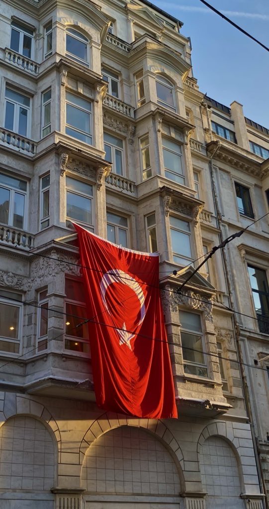 29 Ekim Cumhuriyet Bayramımız Kutlu Olsun !
Cumhuriyetimizin 102.Yılı Kutlu Olsun 🇹🇷🇹🇷
Yaşasın Cumhuriyet !
Yaşa Mustafa Kemal Paşa Yaşa !
Gazi Mustafa Kemal Atatürk ❤️

#29Ekim1923

#Çarşamba