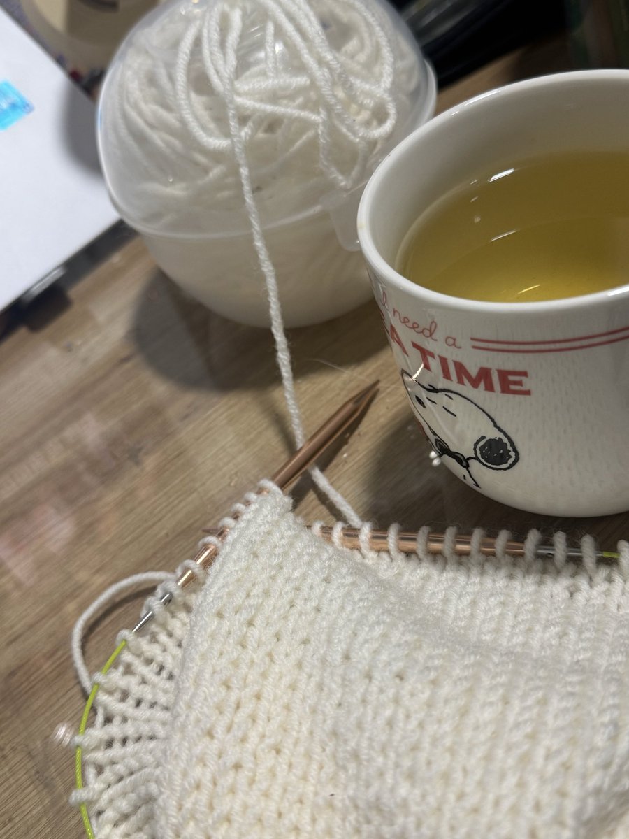 찬 날씨에 뜨듯한 꿀차와 뜨개질과 보넥도…♡