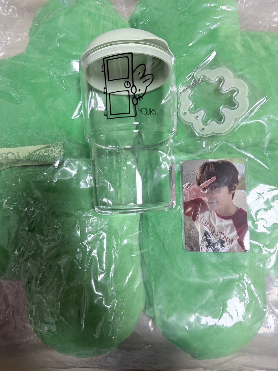 selling_55's tweet photo. 도영 중콘 vip 사첵 입장 기프트 양도합니���!

포카 카라비너 텀블러 5.0

방석 1.5 (미개봉인데 압축 풀림)

https://t.co/7nnIu5ANdq

엔시티 도영 콘서트 사운드체크 사첵 입장포카 첫콘 중콘 막콘 https://t.co/iA2I4hRYZw