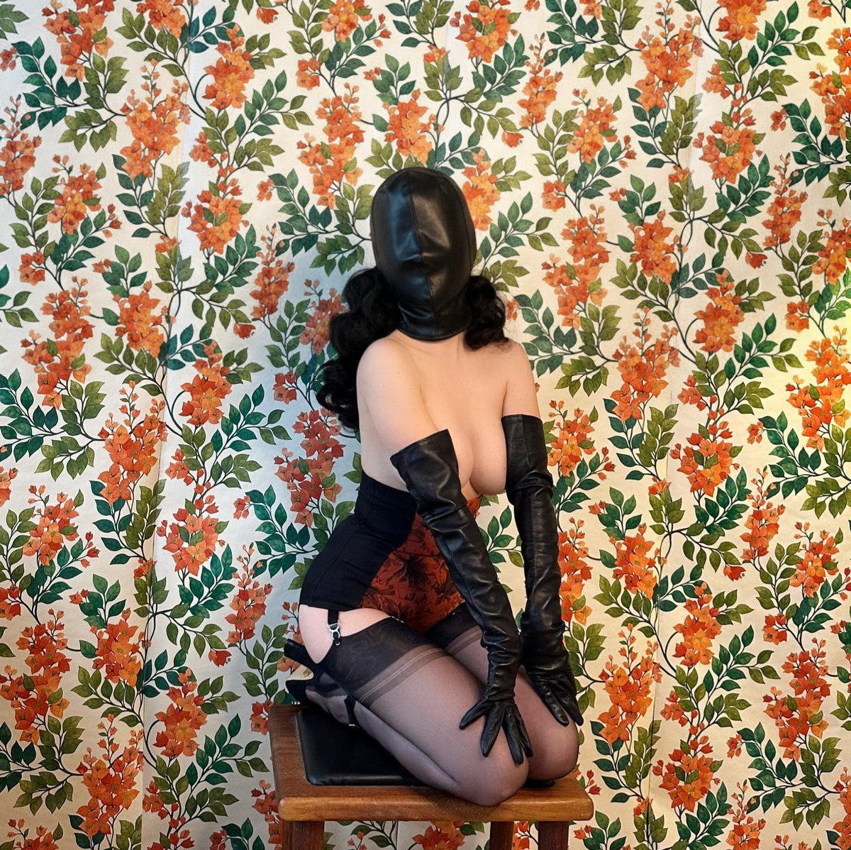 其实这款才是最刺激的。
感官剥夺+气味调教 = 一爽
#catwhips #头套 #bdsm 

📷 Grace Jaques
✂️ BDSM made by catwhips