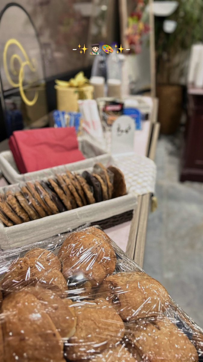 anamel2019_iau's tweet image. أُقيمت ورشة الألوان المائية بهدف تنمية المهارات الفنية للمشاركات، وتعرّفن خلالها على تقنيات الدمج والتدرج اللوني بأسلوب ممتع وإبداعي مع المبدعة / مروج بامحرز  🎨✨