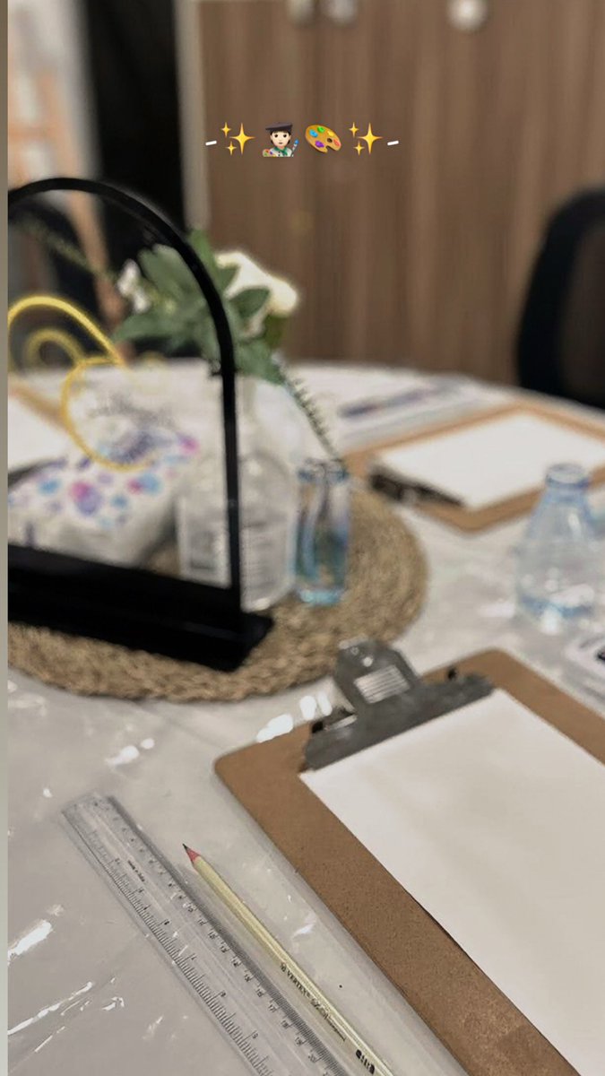 anamel2019_iau's tweet image. أُقيمت ورشة الألوان المائية بهدف تنمية المهارات الفنية للمشاركات، وتعرّفن خلالها على تقنيات الدمج والتدرج اللوني بأسلوب ممتع وإبداعي مع المبدعة / مروج بامحرز  🎨✨