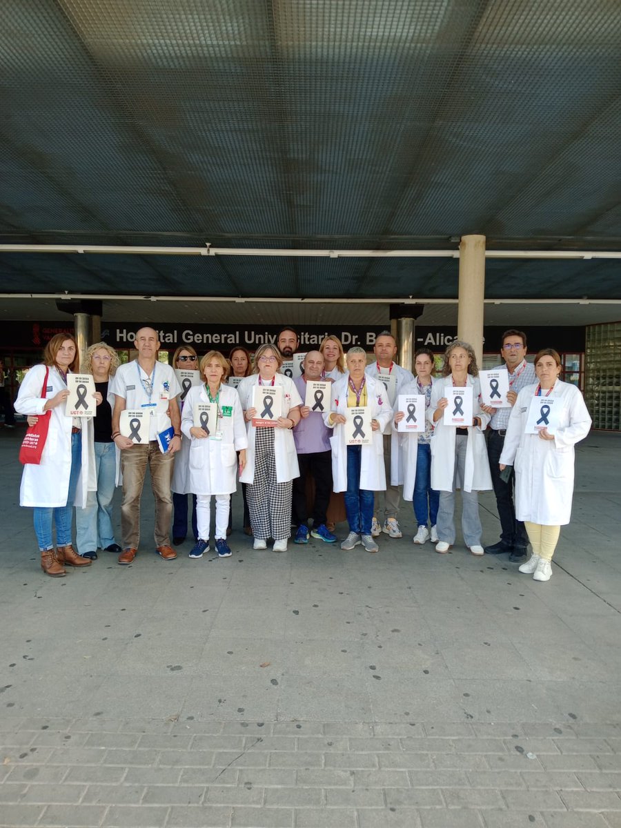 <a href="/ccoopv/">CCOO País Valencià</a> Hui també ens hem concentrat a la porta dels hospitals per a recordar a les víctimes de la #dana #NiOblitNiPerdó #29O #MazónDimissió #AniversariDana #SolidaritatAmbLesVíctimes