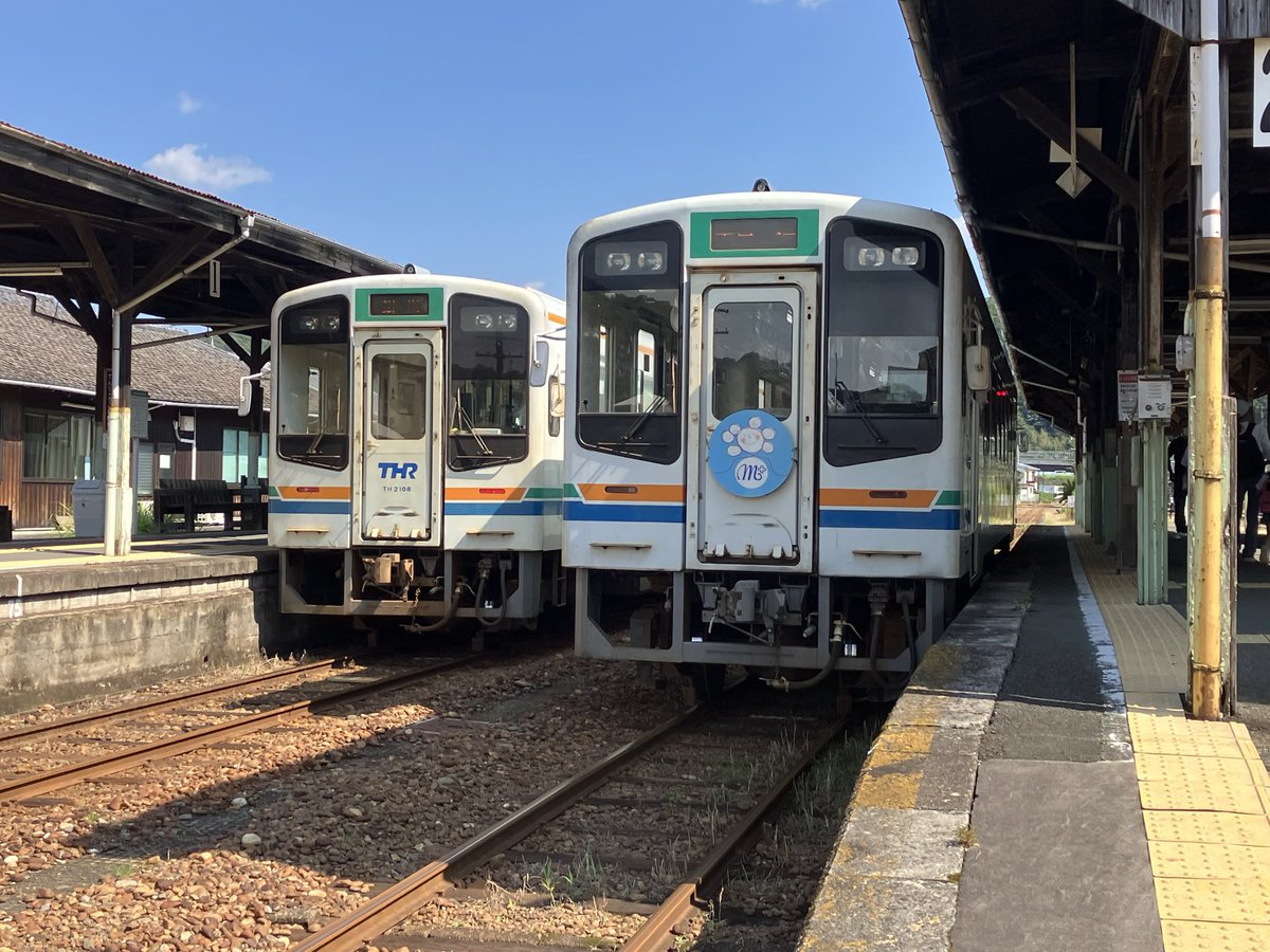 f*5様 鉄道駅名標 かすが KASUGA 近鉄鳥羽線の駅名標 - 駅名標あつめ。