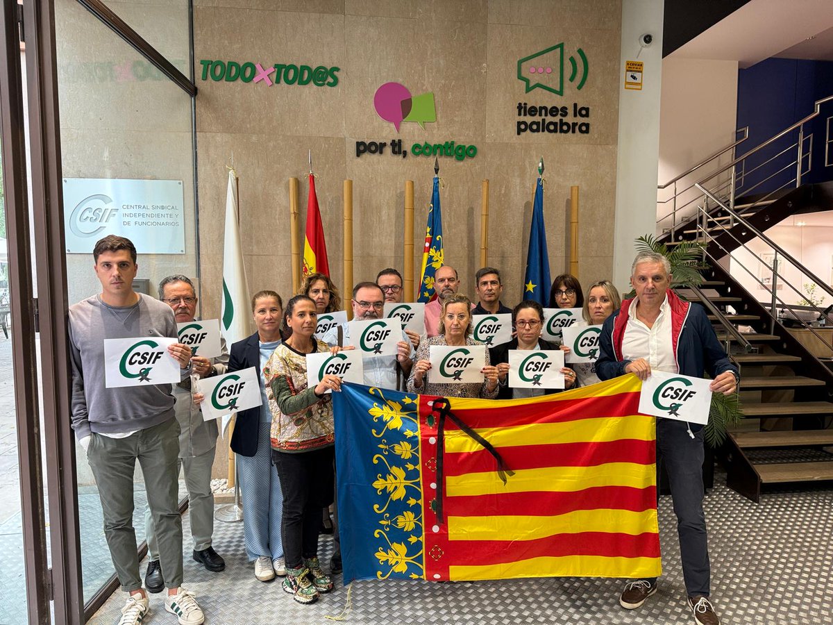 🕯️ En #CSIF Castellón hemos guardado este miércoles un minuto de silencio en recuerdo y homenaje a todas las víctimas de la #DANA
Nuestro más sentido pésame a las familias y nuestro apoyo a todas las personas afectadas. 🤍
#CSIFCastellón #Solidaridad #UnMinutoDeSilencio
<a href="/CSIFCV/">CSIF CV</a>