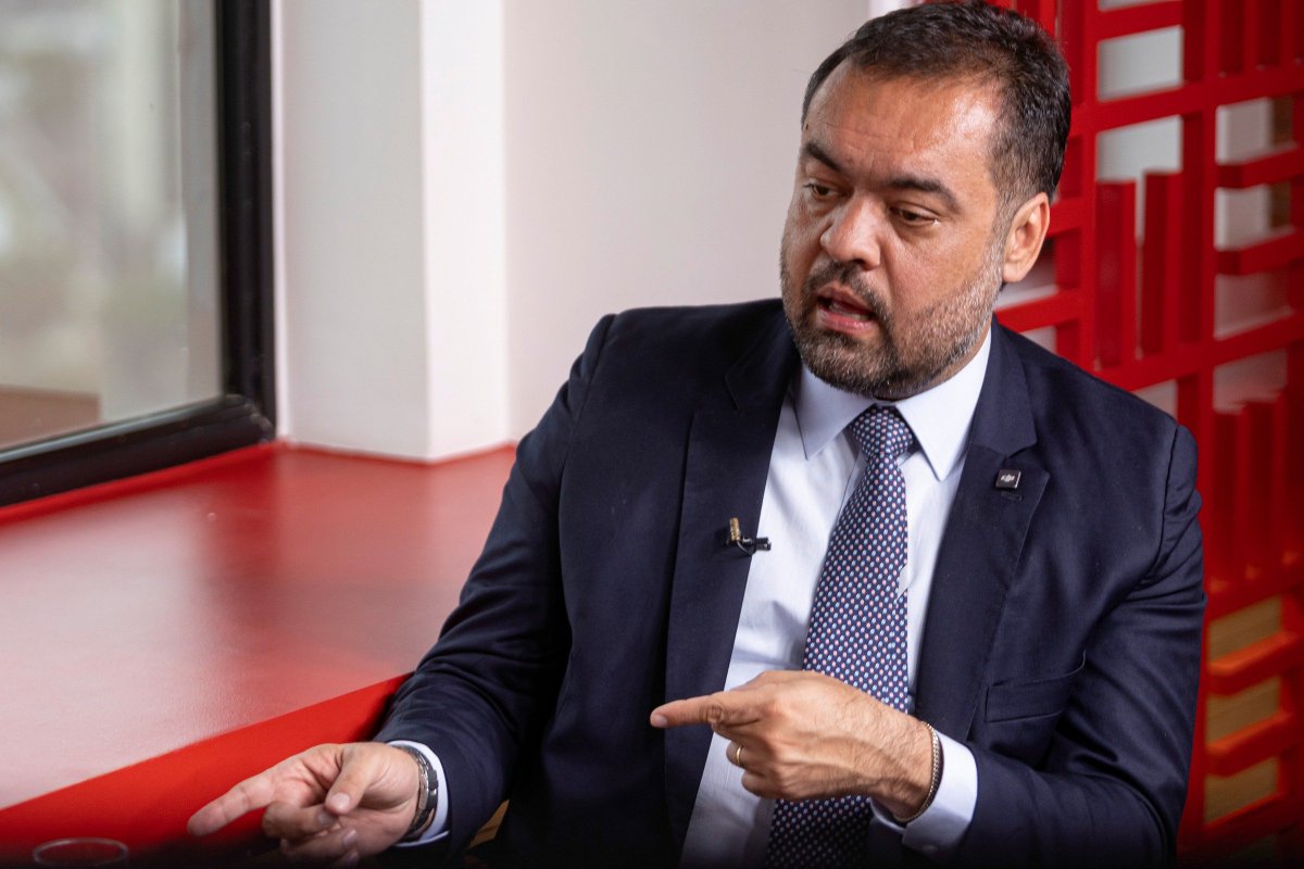 Castro cobra integração, mas fez operação isolada, dizem especialistas. A megaoperação foi mal planejada, diz pesquisadora. Ao mobilizar 2.500 policiais para os Complexos do Alemão e da Penha, o governo do Rio deixou milhões de pessoas sem a proteção dos agentes, aponta