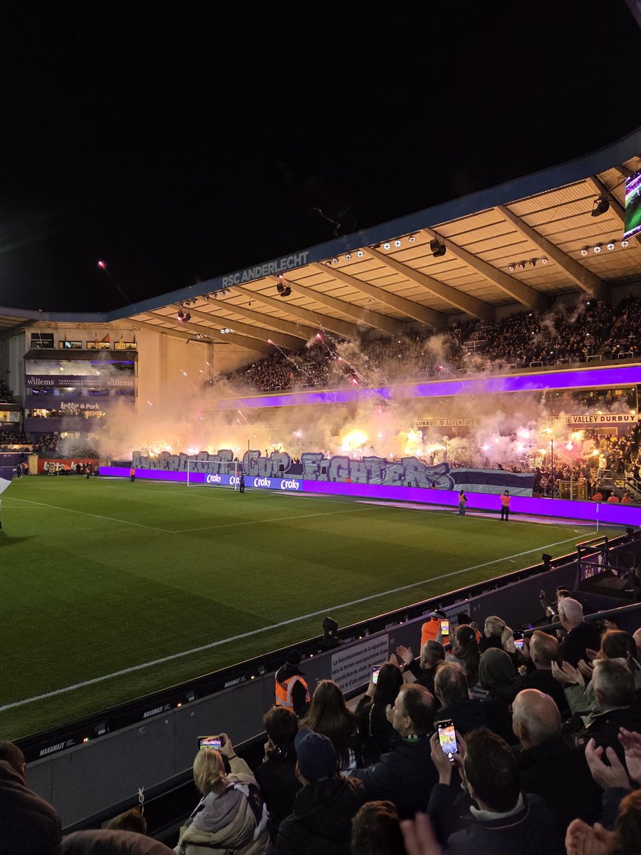 SegersGilles's tweet photo. Our hearts always in 🔥💯💜🤍 de boite zat weer vol en da op een gewone werkdag voor de meeste mensen . Dit noemen ze pure loyaliteit #RSCA #CrokyCup #ANDNIN https://t.co/4Cpu64Cpqq