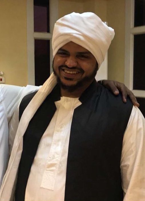 #احمد_السيد أصله سوداني جبان

 جده هرب من الحرب السودانية الأهلية عام 1955م الى السعودية
استخدمه تنظيم القاعدة في طفولته ثم سُجن وخرج بعفو
ثم هرب مفجوعًا بعد حرب السعودية ضد أذناب ايران
يتحدث عن الجهاد والشجاعة وهو مدبر ابن مدبر يطارد الادبار .