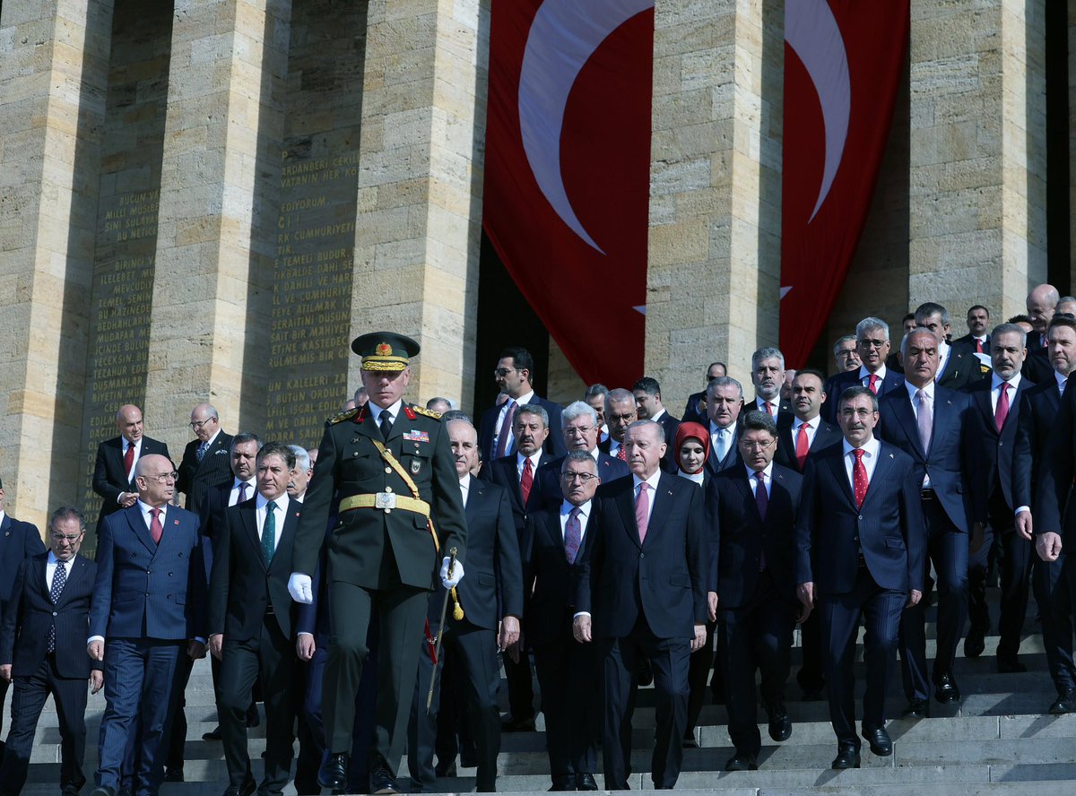 29 Ekim Cumhuriyet Bayramı kutlamaları kapsamında Cumhurbaşkanımız Sayın <a href="/RTErdogan/">Recep Tayyip Erdoğan</a> ile Anıtkabir’i ziyaret ettik. 

Gazi Mustafa Kemal Atatürk’ü, silah arkadaşlarını ve aziz şehitlerimizi minnetle yâd ediyorum.🇹🇷