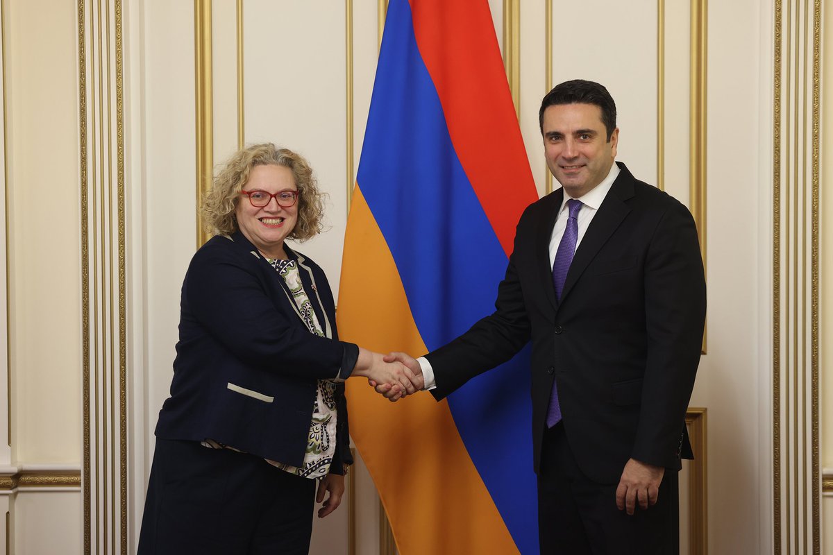 Alen Simonyan tweet media