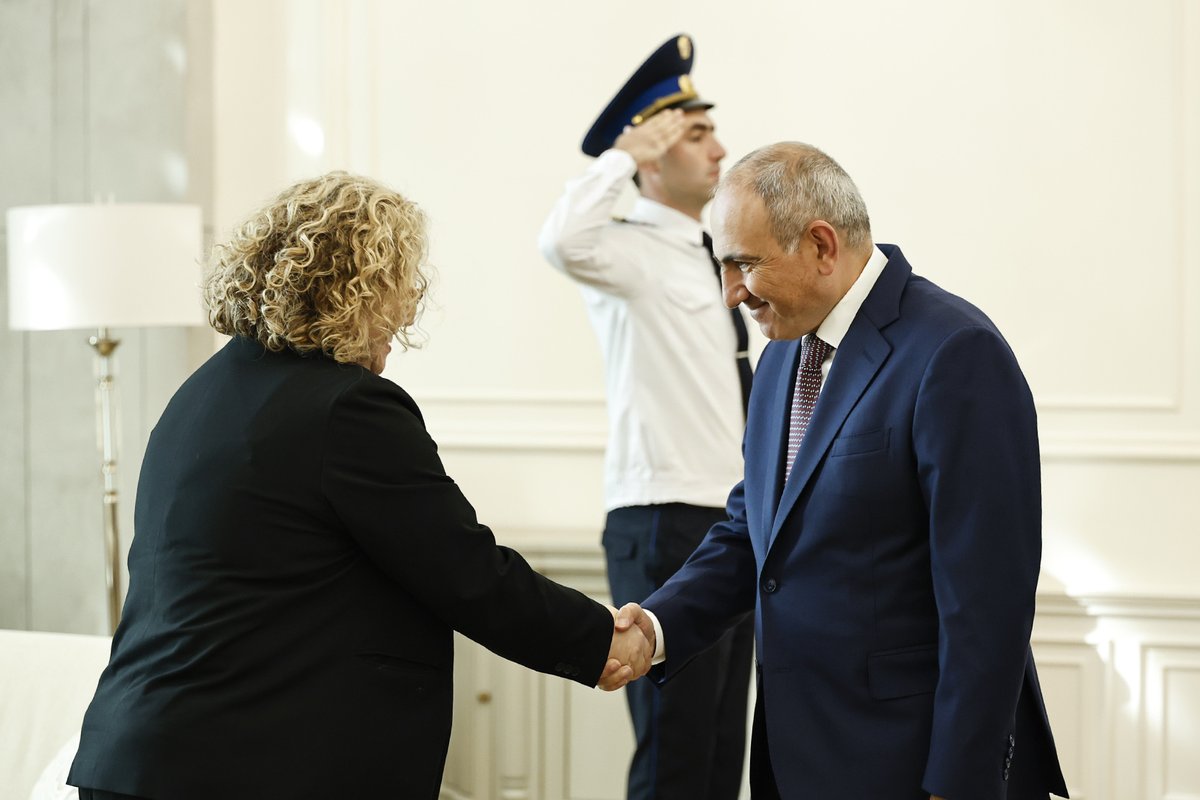 Alexandra Cole tweet media