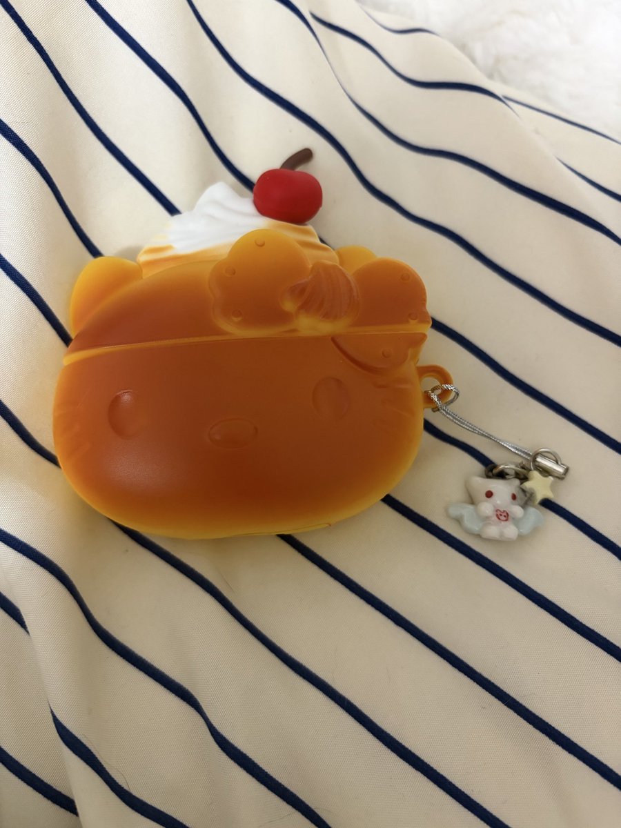 틧에서 보고 샀는데 이쁨