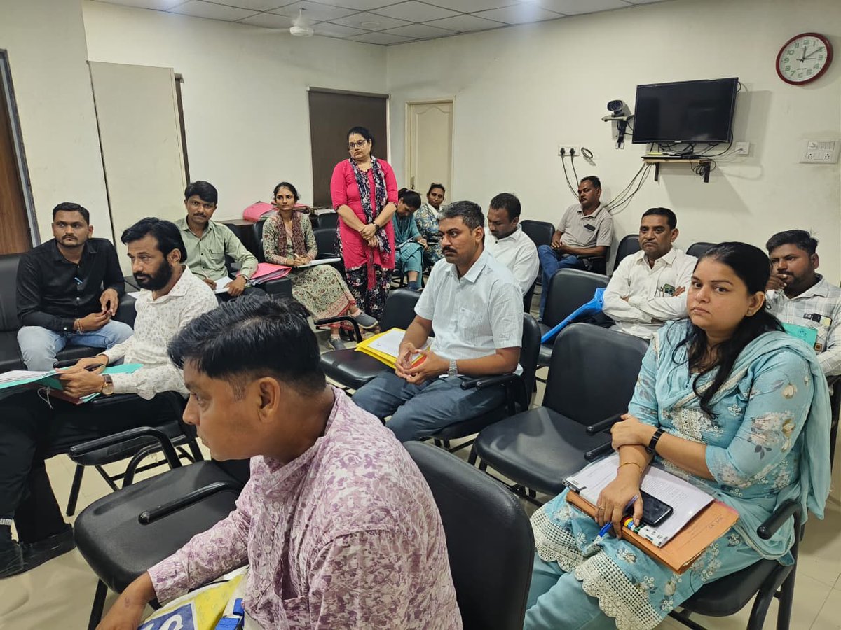 બાયડ મામલતદાર કચેરી ખાતે તાલુકા સ્વાગત ફરિયાદ નિવારણ કાર્યક્રમ અંતર્ગત અરજદારને રૂબરૂ સાંભળી રજુ થયેલ પ્રશ્ન બાબતે યોગ્ય હકારાત્મક નિકાલ માટે જે તે વિભાગ સાથે ચર્ચા કરી યોગ્ય માર્ગદર્શન આપવામાં આવ્યું. <a href="/CollectorArv/">Collector & District Magistrate, Arvalli</a> <a href="/DdoArvalli/">DDO Arvalli Modasa</a>