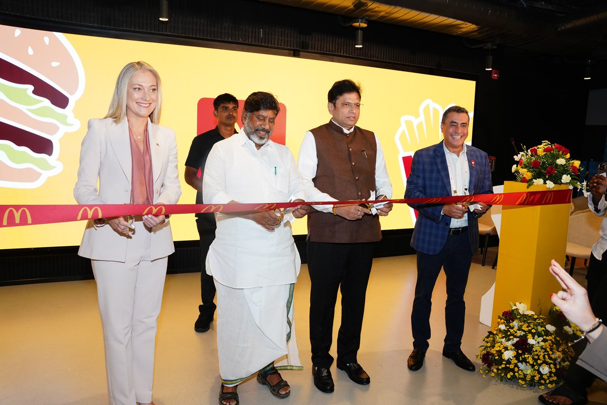 shinenewshyd's tweet image. Fast-food giant @mcdonaldsindia inaugurated its #Global Office (Global Capability Centre) spread across 1.56 lakh sft in #HITEC City, #Hyderabad, on Wednesday. The facility was formally launched by #Deputy #CM @Bhatti_Mallu &amp;amp; Industries #Minister D @OffDSB