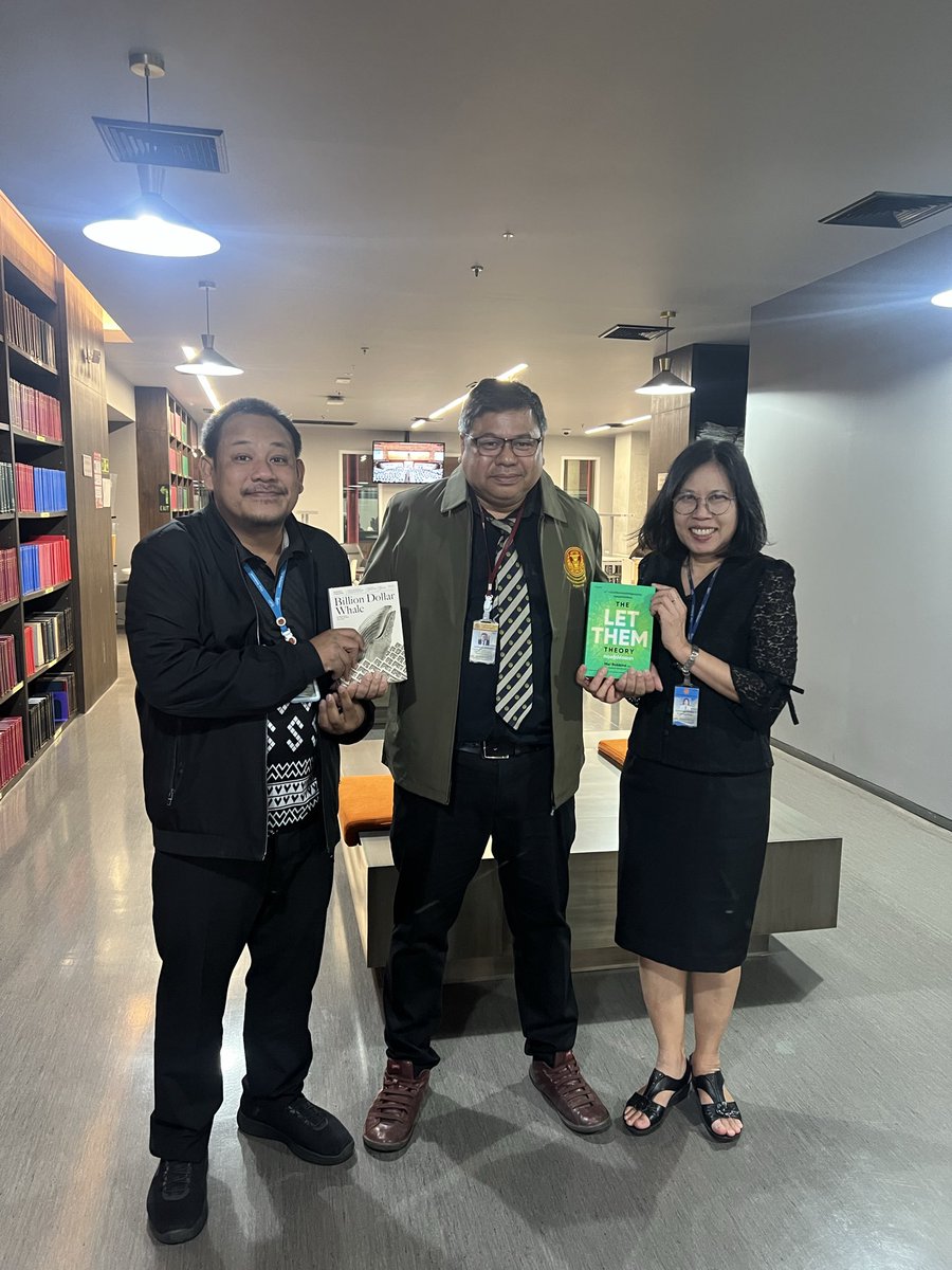 พุธ 29 ตุลาคม 2568
มอบหนังสือ วาฬลวงโลก Billion Dollar Whale เมื่อนาจิบ ราซัก นายกรัฐมนตรี มาเลเซีย โกงเงิน 4.5 พันบ้านเหรียญสหรัฐผลงาน ทอม ไรต์ 
<a href="/TomWrightAsia/">Tom Wright</a> 
แปลโดย สฤณี อาชวานันทกุล <a href="/Fringer/">สฤณี อาชวานันทกุล</a> 
ผู้เปิดโปง รัฐบาลสแกมเมอร์ 
พร้อมกับหนังสือ Let them Theory 
ให้ หอสมุดรัฐสภา