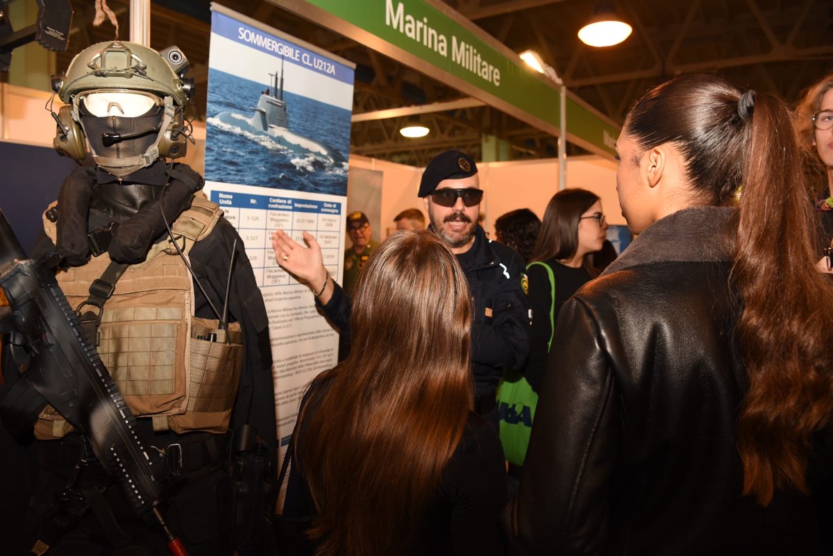 ItalianNavy's tweet image. Dal 28 al 30 ottobre, a #Foggia, la Marina Militare partecipa alla X Edizione di OrientaPuglia - #ASTERPuglia, Fiera per l'Orientamento Scolastico Universitario e Professionale della Puglia.

All’interno dell'area espositiva, donne e uomini provenienti dalle diverse componenti