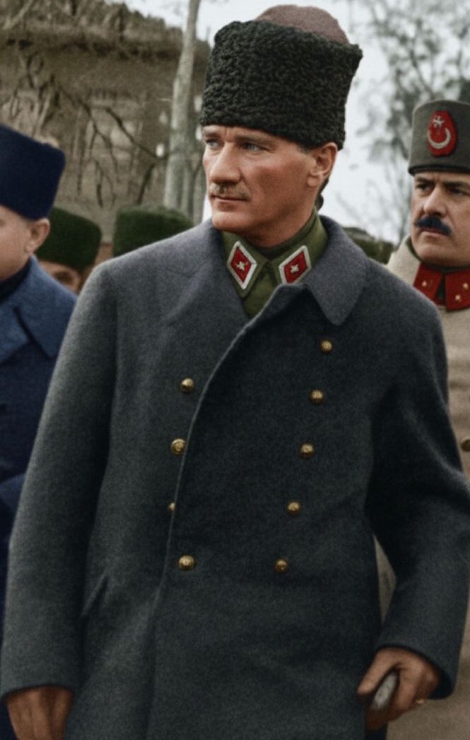 Ulu Önder Mustafa Kemal Atatürk, en umutsuz anda bir ulusa yeniden umut olmanın adıdır.
Cumhuriyet; karanlığın içinden doğan o ışığın, inancın ve direnişin simgesidir.
En zor zamanda bile yeniden doğabileceğimizin kanıtıdır.
#29Ekim kurtuluş tarihimiz. Kutlu olsun bayramımız!