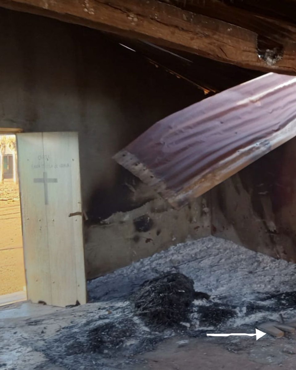 opendoorsnl's tweet image. ‼️ In #Mozambique is het christelijke dorp Napala verwoest.
20 doden, 1300 huizen verbrand, 2 kerken afgebrand en 2000 mensen op de vlucht. 💔 Van 9-12 oktober 2025 richtte terreurgroep Al-Shabaab dood en verwoesting aan. Bid voor de overlevenden en om vrede in Mozambique. 🙏