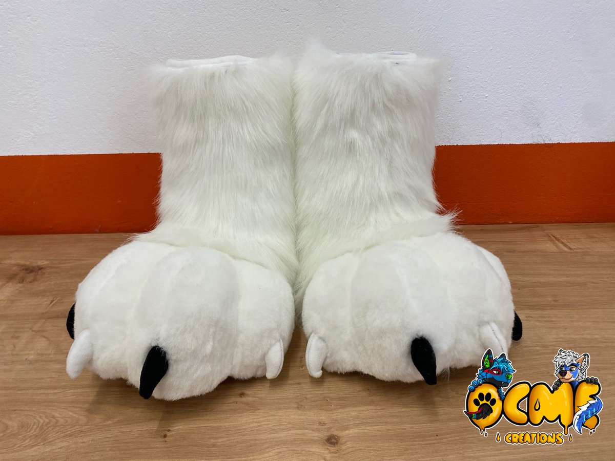 Die Outfoor feetpaws der Wölfin mit Minkykrallen sind fertig 

The wolfes outdoor feetpaws with minkyclaws are finished
