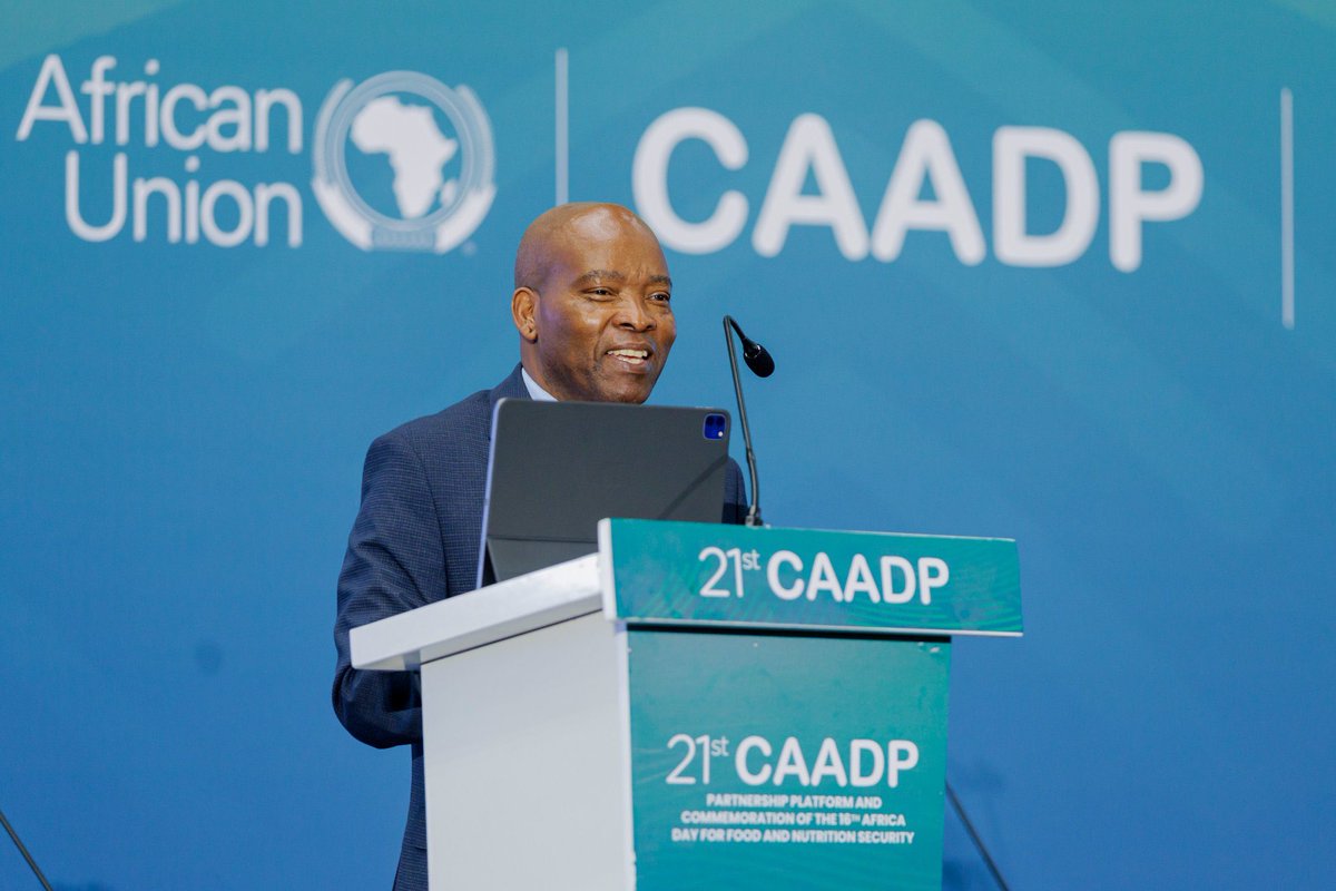 MosesVilakati's tweet photo. “No nation can be truly free if it cannot feed its people.” Scaling up agricultural production and value addition is critical. No longer should we be exporting raw materials only to import expensive finished products. 
#AfricaAgri #FoodSovereignity 

https://t.co/UdnJw5wP6c https://t.co/RwdRg5qm6l