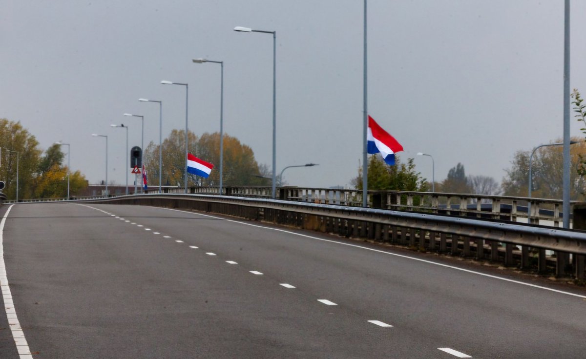 Het zal vast geen toeval zijn op verkiezingsdag. Tussen Beijum en Kardinge hangen vlaggen langs de busbaan.
beijumnieuws.blogspot.com/2025/10/vlagge…