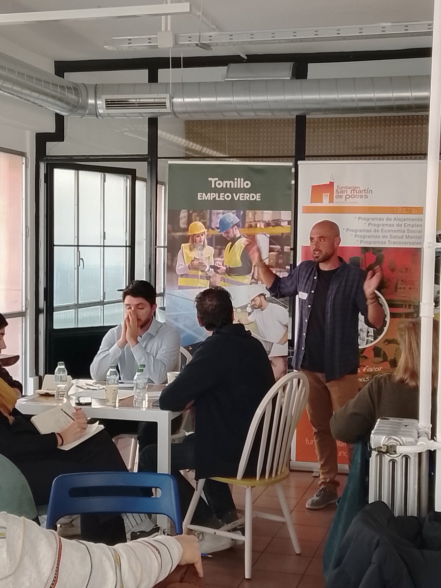 La Rueca Asociación tweet media