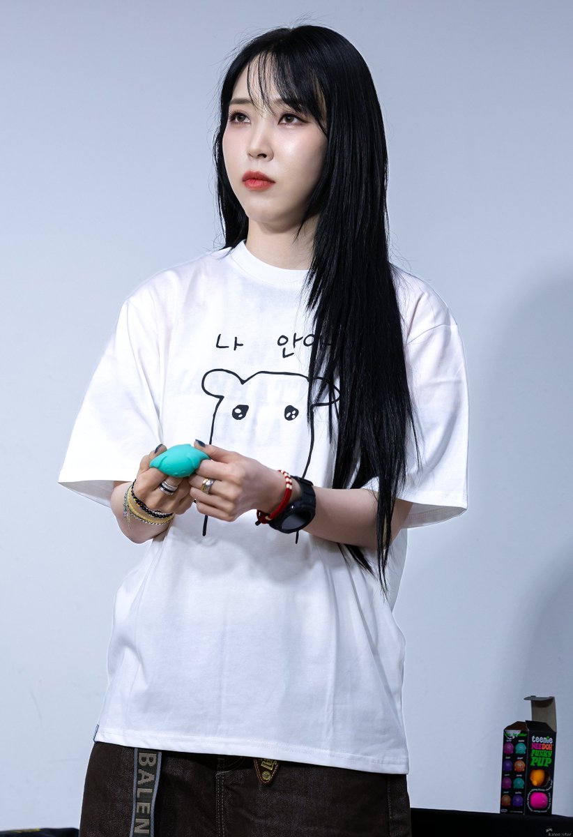 [ Moonbyul 문별🐹 ]                                
250821 Everline Offline Fansign(2)     

#문별 #MoonByul #ムンビョル