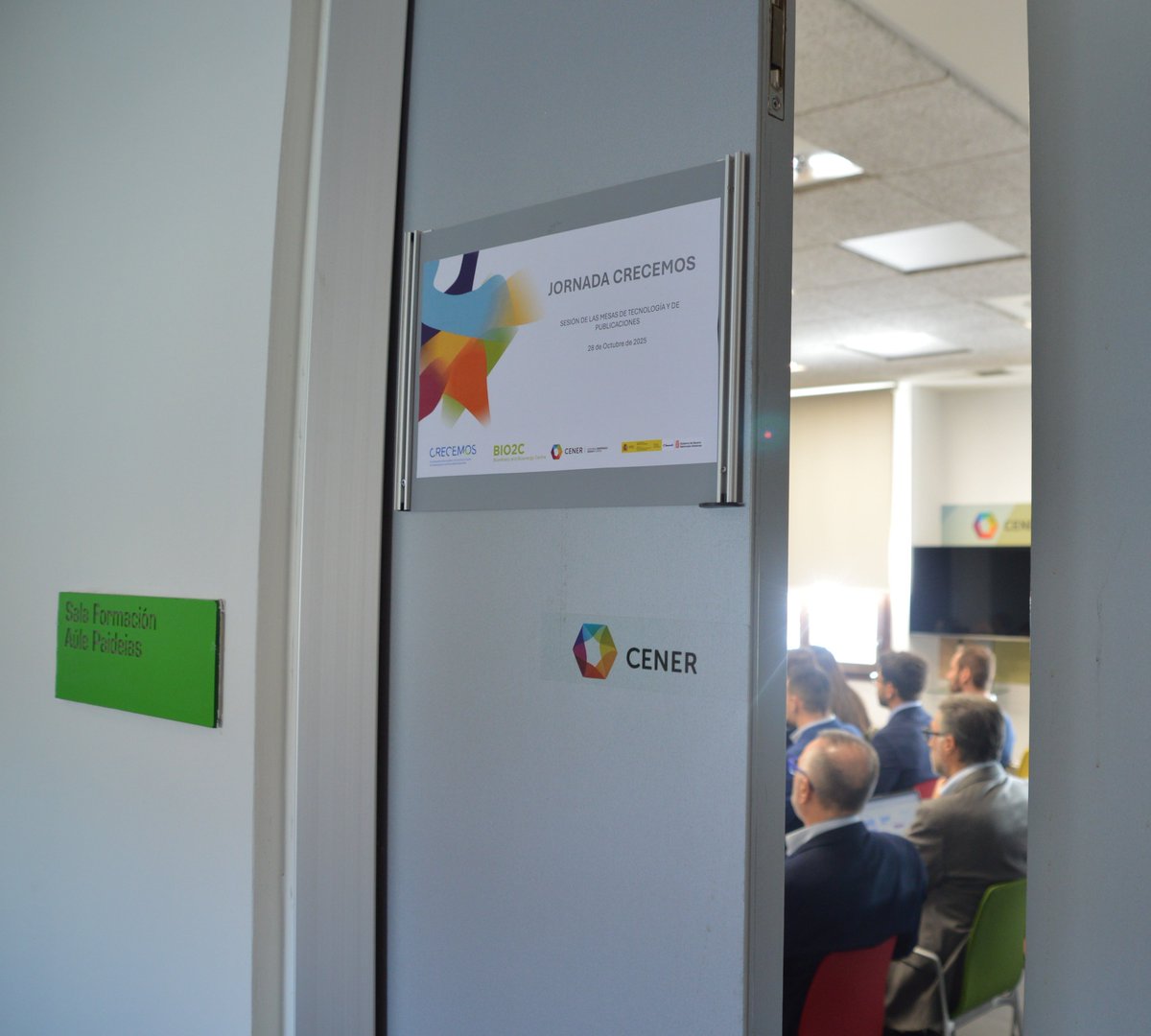 CENER_Energia's tweet photo. ✅ Reunión en #CENER de los miembros de las #MesasdeTecnología y de #Publicaciones de la #AsociaciónCRECEMOS. Además de celebrar una jornada de reuniones, los asistentes pudieron conocer los proyectos y actividades que se desarrollan en el #CentrodeBiorrefineríayBioenergía #BIO2C

#colaboración #innovación #combustiblesrenovables #economiacircular 💚
