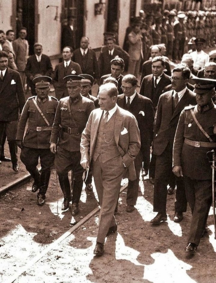 102 yıl önce doğan ışık, bugün hâlâ yolumuzu aydınlatıyor.

Mustafa Kemal Atatürk’ün ölümsüz mirasıyla…

Yaşasın Cumhuriyet! ❤️🇹🇷

#29Ekim
#CumhuriyetBayramı 
#EzeldenEbedeCumhuriyet
#MustafaKemalATATÜRK